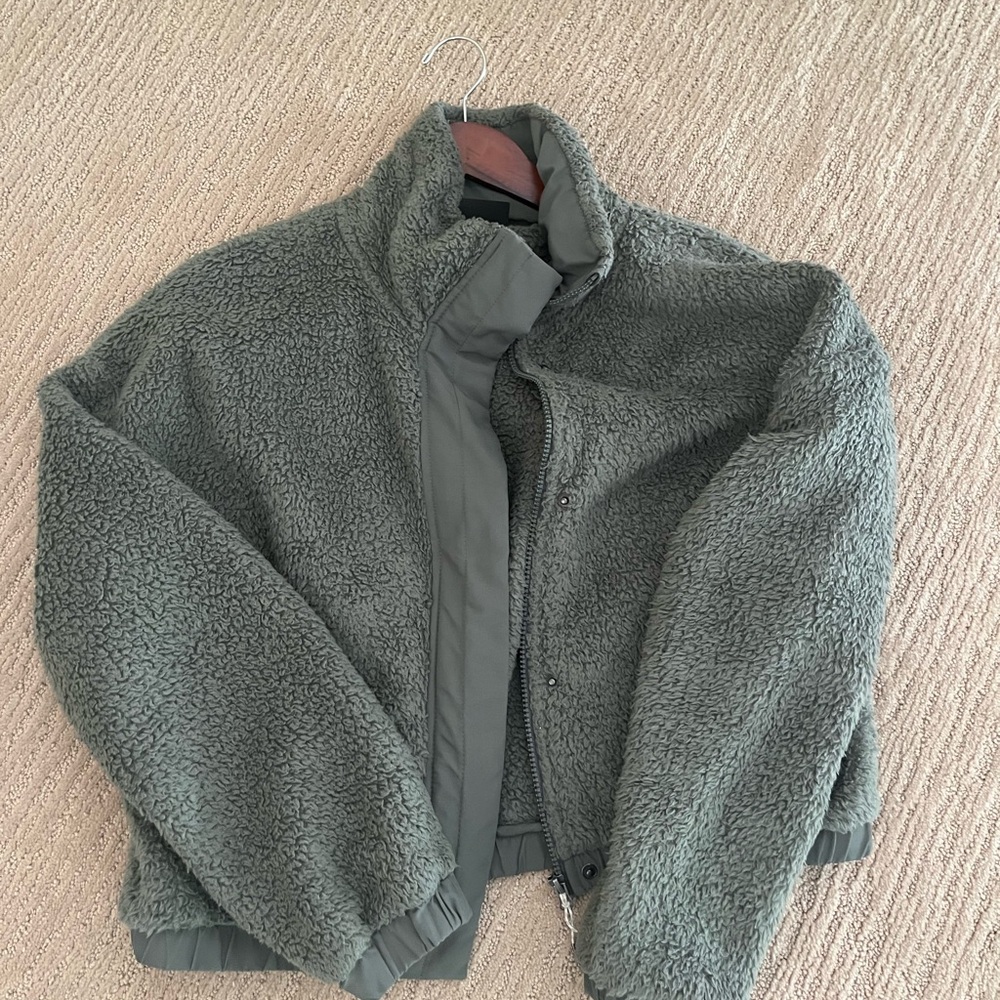 Vuori green fleece jacket